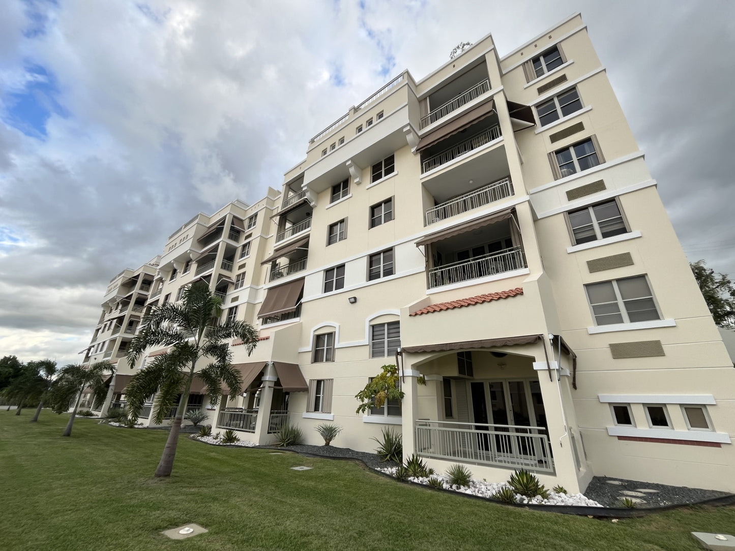 Condo Las Colinas, at Paseo los Robles Mayagüez