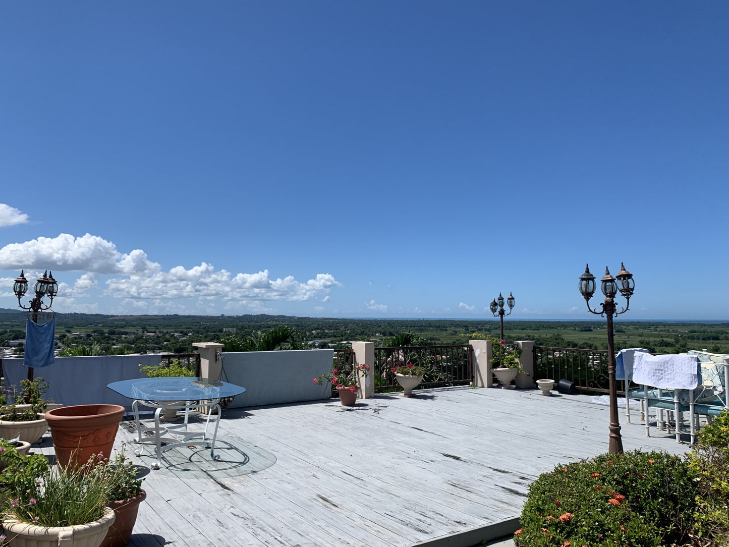 House with spectacular views!!