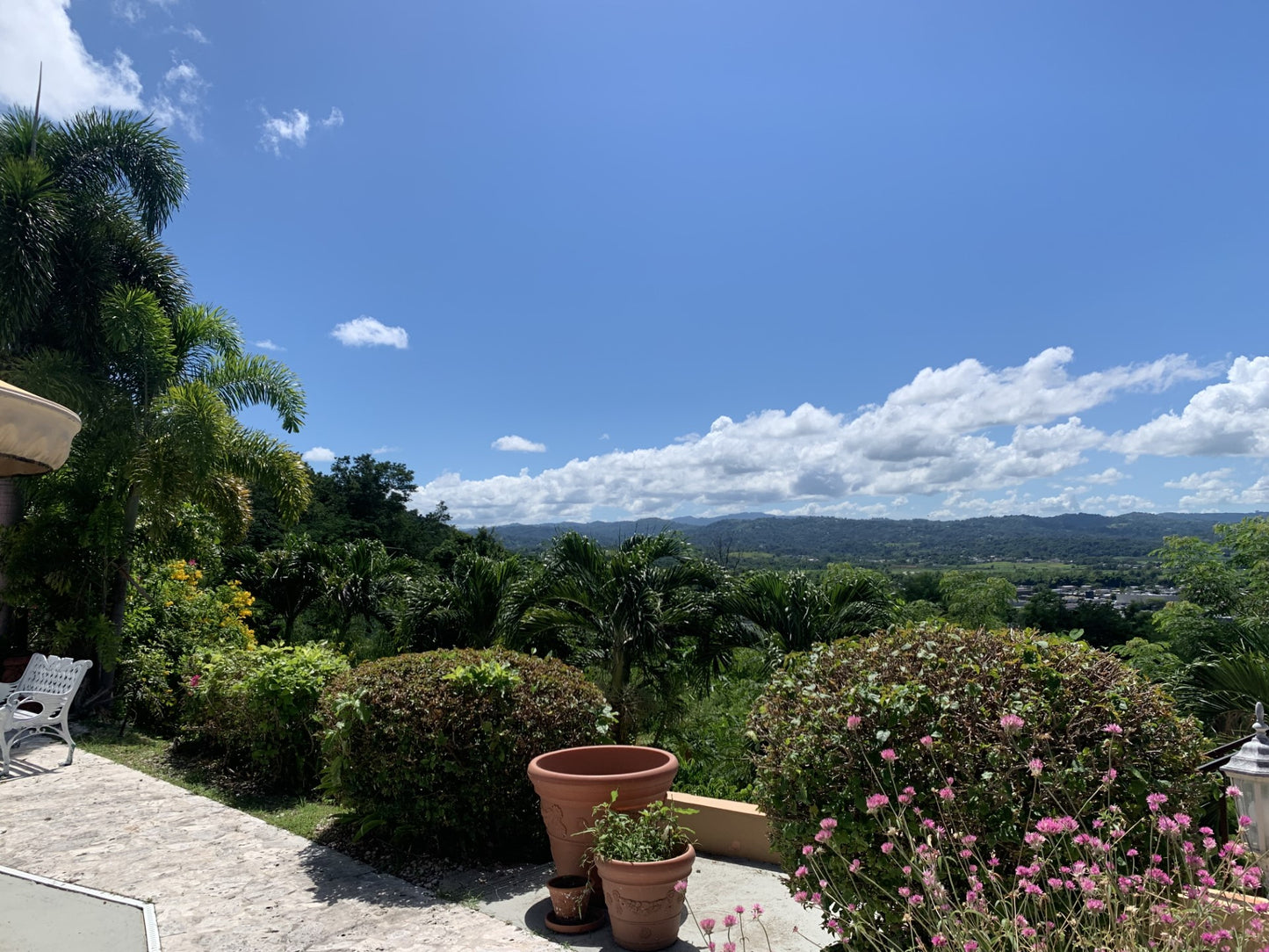 House with spectacular views!!