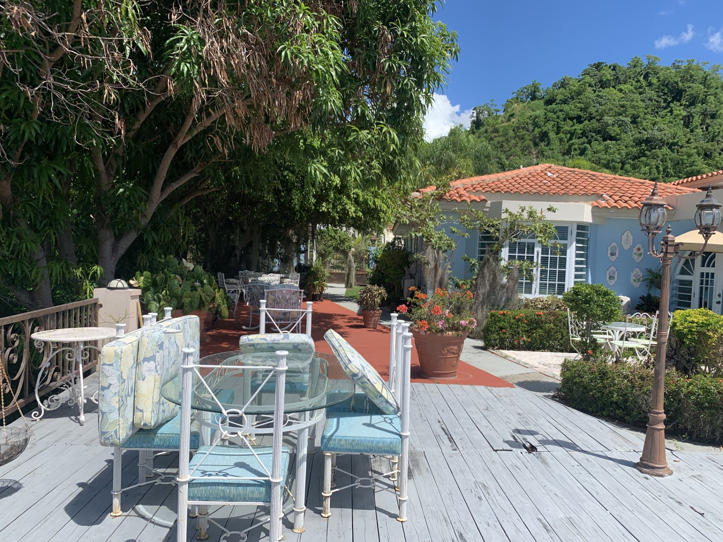 House with spectacular views!!