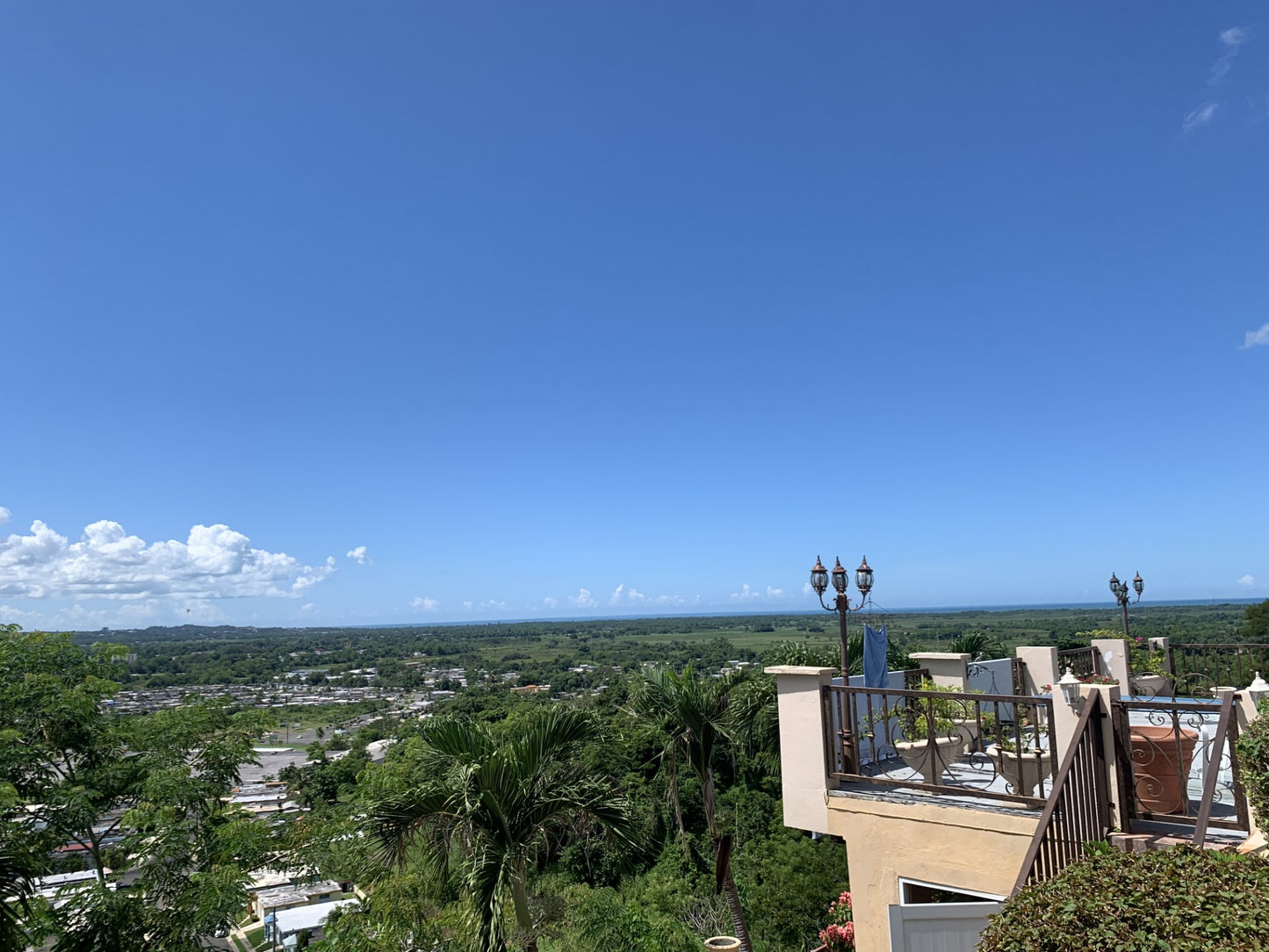 House with spectacular views!!