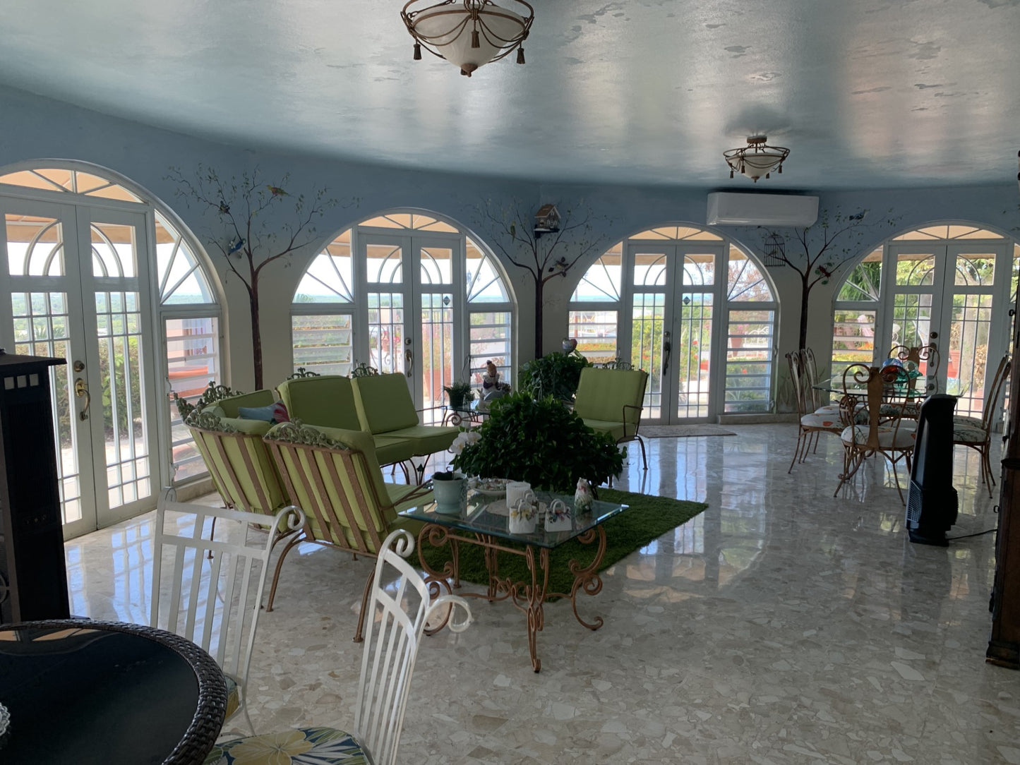 House with spectacular views!!