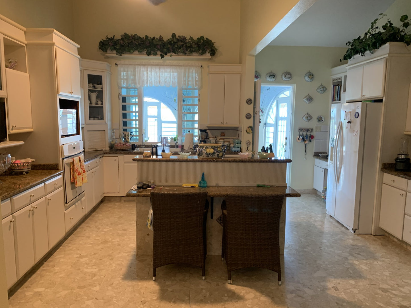 House with spectacular views!!