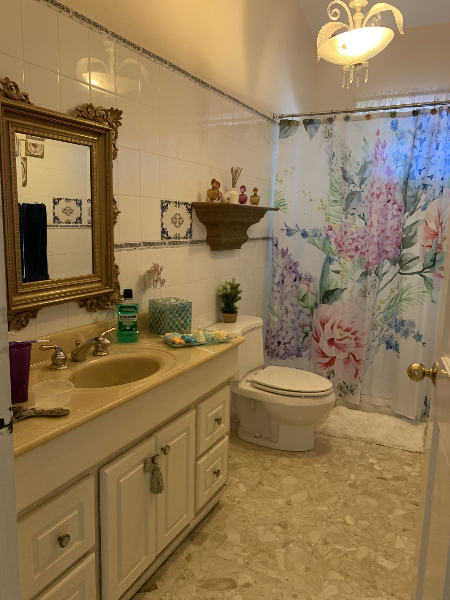 House with spectacular views!!