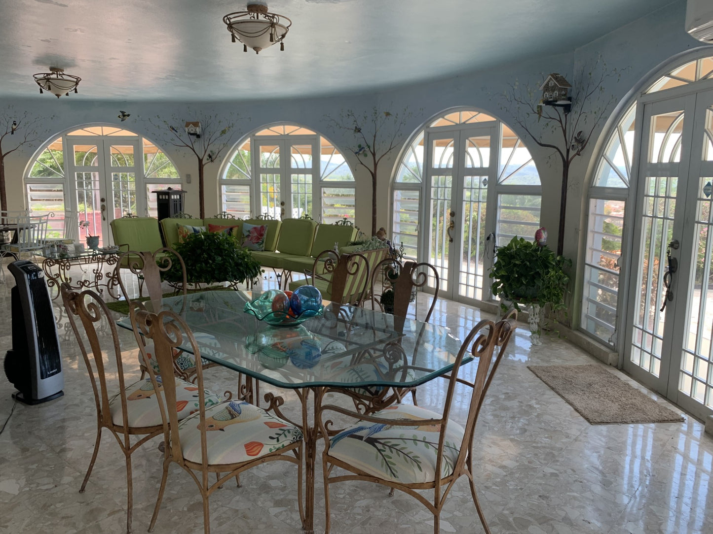 House with spectacular views!!