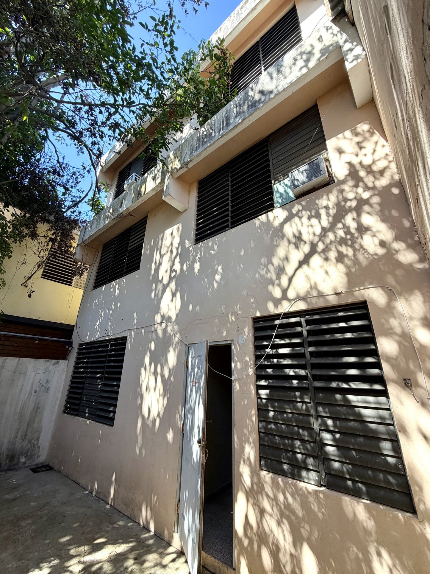 Prime Three Story Building Calle Basora #77
