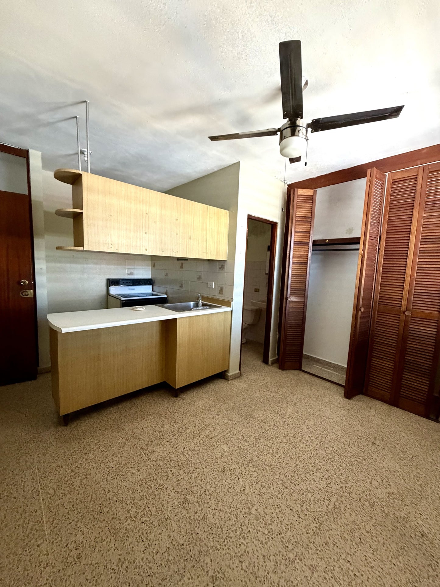 Prime Three Story Building Calle Basora #77
